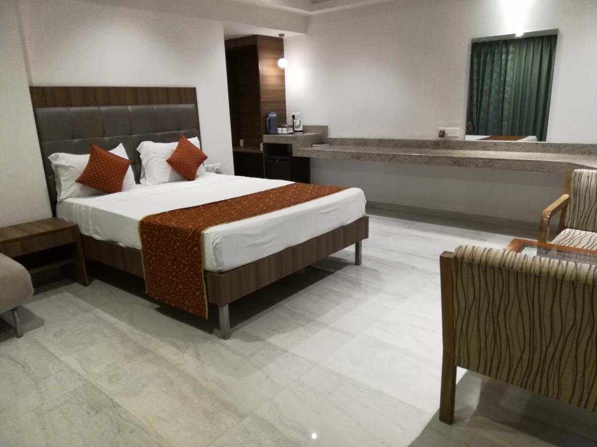 Lake View Resort Лонавла Екстер'єр фото