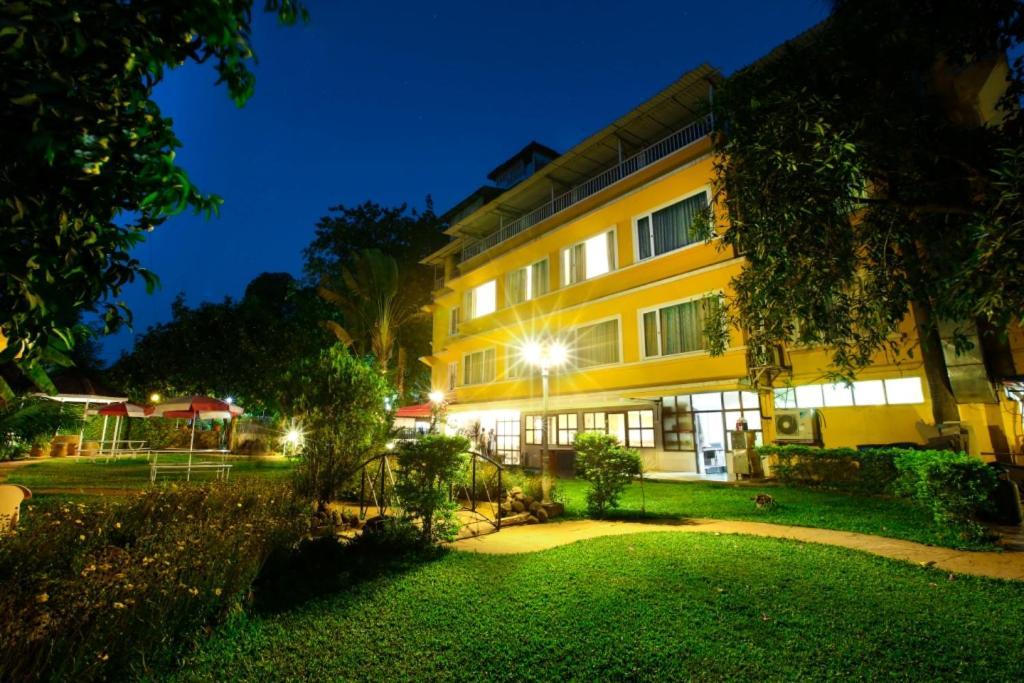 Lake View Resort Лонавла Екстер'єр фото